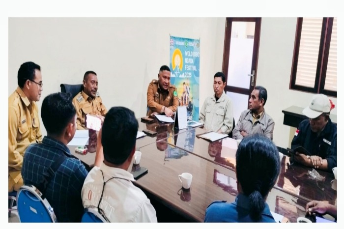 Awak media menghadiri Konferensi Pers yang digelar Pemerintah Kabupaten Ngada, Flores, NTT dalam rangak persiapan Festival Wolobobo 2025.