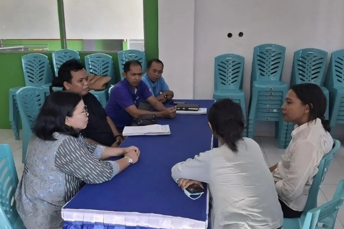 Susilaningtias, selaku Wakil Ketua LPSK (kiri), turun langsung melakukan penelusuran lapangan atas kasus kematian Prada Lucky Chepril Saputra Namo. Pada 13–16 Agustus 2025, tim LPSK mendatangi Kabupaten Nagekeo, Kabupaten Ende, dan Kota Kupang, Nusa Tenggara Timur, untuk mengumpulkan keterangan dari berbagai pihak. (DOK. LPSK)