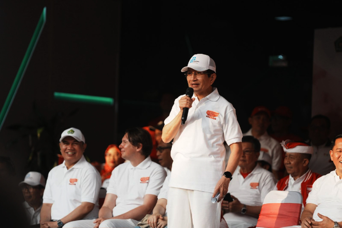 Menteri Agama Nasaruddin Umar melepas Jalan Sehat Kerukunan di Kantor Kementerian Agama, Sabtu (16/8/2025). (Foto: Kemenag.go.id)