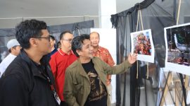 Pameran Foto Taman Potret menampilkan karya fotografer lokal yang merekam budaya dan modernitas Kota Tangerang. (Foto: tangerangkota.go.id)