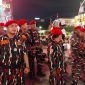 Pasukan Laskar Merah Putih bersama APH melakukan pengamanan HUT ke-80 Kemerdekaan RI di Perempatan Sarinah Thamrin Jakarta. (Foto: Asmara'65/Metrosiar)