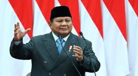 Presiden Prabowo menargetkan 100% listrik EBT dalam 10 tahun. Pemerintah siapkan Rp 402,4 T di RAPBN 2026, meski tantangan besar menanti. (Dok. ksp.go.id)