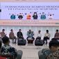 Kepala Kankemenag Karawang Sopian menyampaikan materi tentang prosedur izin pendirian rumah ibadah dalam Seminar Fellowship Pendeta di GBI Galuh Mas. (Foto: Istimewa)