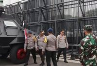 Sinergi Polri dan TNI mengamankan aksi unjuk rasa di Gedung DPR RI, Senayan, Jakarta. (Foto: Istimewa)