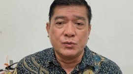 Terbukti bersalah menghina Jusuf Kalla di tahun 2017, Silfester Matutina divonis 1,5 tahun penjara namun tak kunjung ditahan, kini Kejagung ungkap Ketua Umum Solidaritas Merah Putih itu harus segera dieksekusi. Potret Silfester Matutina. (Dok. Istimewa)