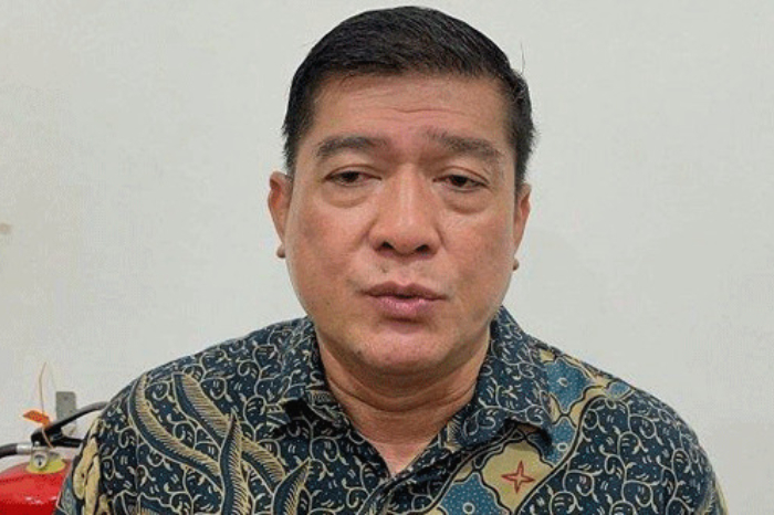 Terbukti bersalah menghina Jusuf Kalla di tahun 2017, Silfester Matutina divonis 1,5 tahun penjara namun tak kunjung ditahan, kini Kejagung ungkap Ketua Umum Solidaritas Merah Putih itu harus segera dieksekusi. Potret Silfester Matutina. (Dok. Istimewa)