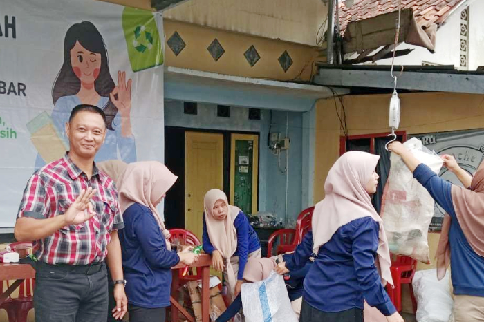 Bank sampah di Banyumas terbukti kurangi sampah TPA, tekan emisi karbon, dan tingkatkan pendapatan warga. (Dok. DLH Banyumas)