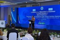 Menteri Lingkungan Hidup Hanif Faisol Nurofiq saat menyampaikan kerja sama internasional untuk memperluas pasar karbon sukarela di Indonesia. (Dok. Antara Foto)