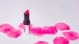 Foto ilustrasi - Tips memilih lipstik pink untuk kulit sawo matang sesuai undertone, plus rekomendasi brand lokal hingga premium dengan harga terjangkau. (Foto: Freepik/freepik)