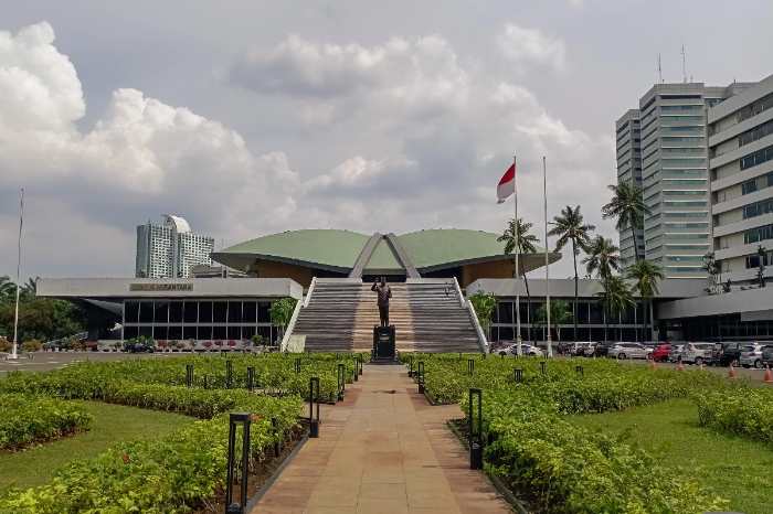 Ayo dukung Salsa Erwina! Diaspora Indonesia ini berjuang untuk rakyat, dorong anggota DPR dinonaktifkan dan transparansi anggaran negara.