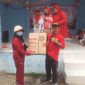 Penyerahan doorprize pada peserta gowes RW 011 Pondok Indah, Kutabumi. (Dok. Metrosiar)
