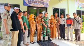 Lurah Kutabaru Ai Nurmayati bersama staf, Babinsa Kutabaru dan para Ketua RW (Dok. Metrosiar)