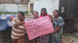 Sejumlah warga melakukan aksi protes karena mundurnya Rahayu Saraswati dari DPR RI. (Dok. Istimewa) 