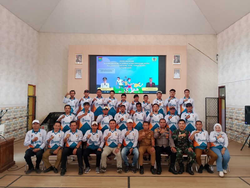 Pemerintah Kecamatan Kemiri secara resmi mengukuhkan Koordinator Olahraga Kecamatan (KOK) Kemiri dalam sebuah acara yang digelar di Aula Kantor Kecamatan Kemiri pada Senin (15/09). (Rizky/Metrosiar)