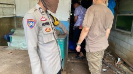 Polsek Pasar Kemis cek TKP pria meninggal. (Dok. Istimewa)