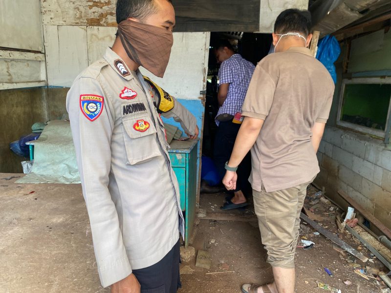 Polsek Pasar Kemis cek TKP pria meninggal. (Dok. Istimewa)