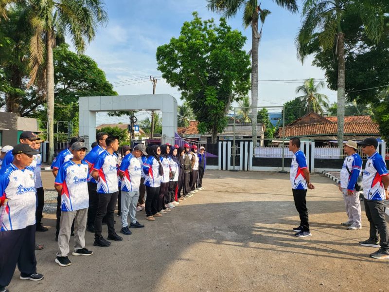 Semangat peduli lingkungan dan pendidikan ditunjukkan langsung oleh Camat Kemiri, Rudi Hadi Karsono, SH, S.IP., M.Si., pada peringatan World Clean Up Day 2025. (Dok. Istimewa)