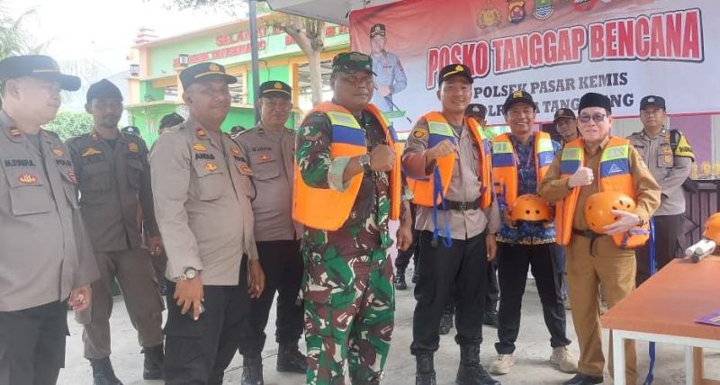 Foto : TNI, Polri, BPBD, Camat Pasar kemis Dan Elemen Masyarakat, Darkum Polsek Pasar kemis