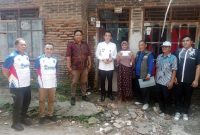 Pemdes Rancalabuh,Camat Kemiri serta Relawan KSB sigap bantu warga Rancalabuh yang terkena musibah Rumah Roboh(dok.istimewa)