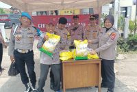 Polsek Pasar Kemis menggelar Bazar Beras Murah dalam rangka Gerakan Pangan Murah di depan Polsubsektor Kutabumi. (Photo: Istimewa)