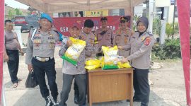 Polsek Pasar Kemis menggelar Bazar Beras Murah dalam rangka Gerakan Pangan Murah di depan Polsubsektor Kutabumi. (Photo: Istimewa)