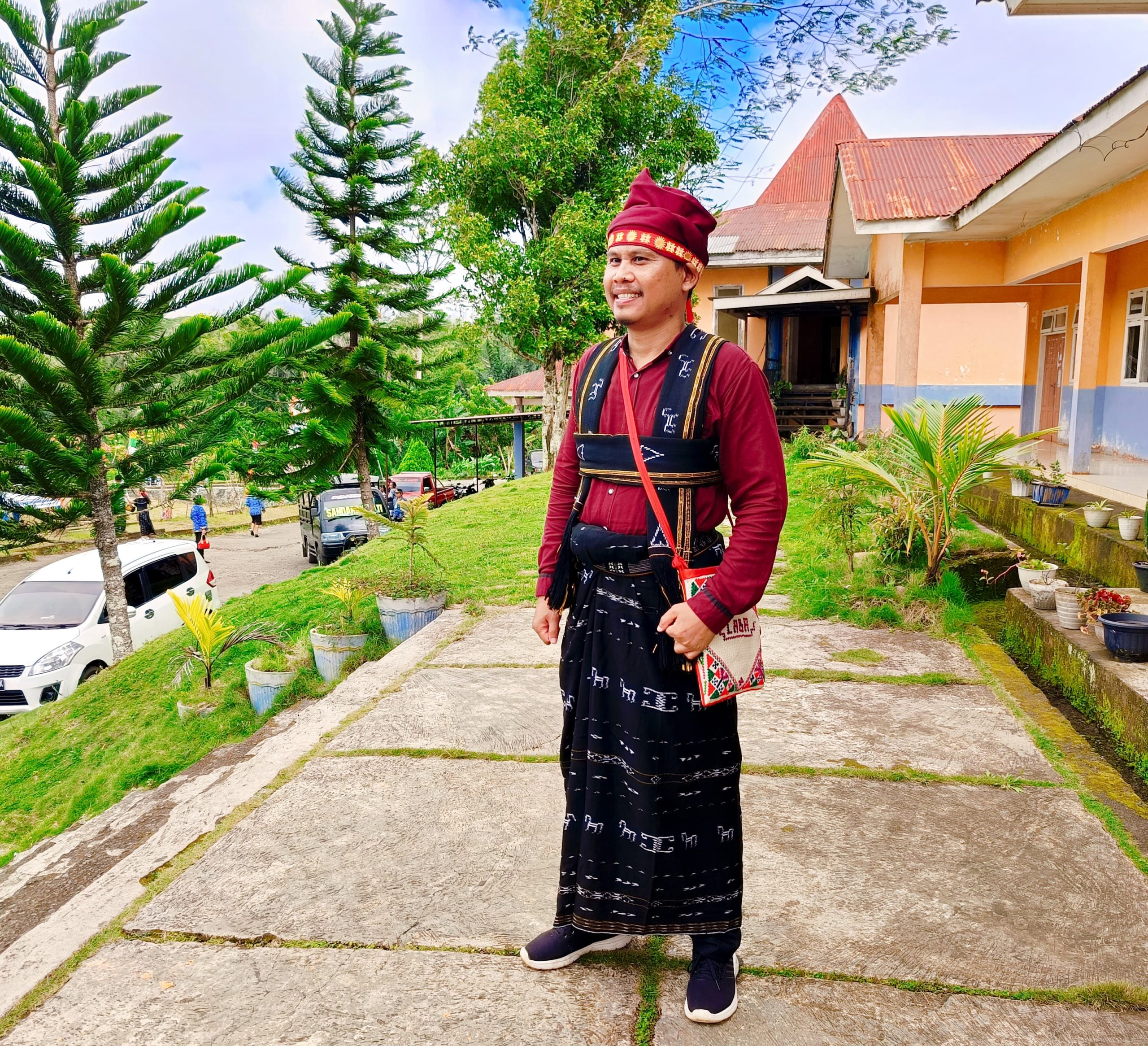 Tampil Memukau di Acara Pembuka Festival GAYAIN, Ketua STKIP CBN Apresiasi Penampilan Anak Didiknya.