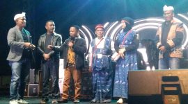 Bupati Ngada, Raymundus Bena (ketiga dari kiri) didampingi Wakil Bupati Ngada, Bernadinus Dhey Ngebu (kedua dari kiri). (Foto: Elfrat Dhena)