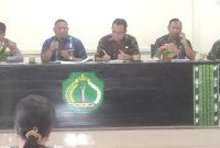 Penjabat Sekda Ngada, Yohanes C. Watu Ngebu didampingi Asisten 2 Setda Ngada, Nicolaus Noywulli ketika memimpin Rapat Pemantapan persiapan Tour de NTT. (Foto: Elfrat Frans Dhena)