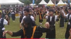 Para Penari ketika sedang menampilkan tarian ja,i menyambut peserta tour de entete di Bajawa. (Foto: Elfrat Frans Dhena).