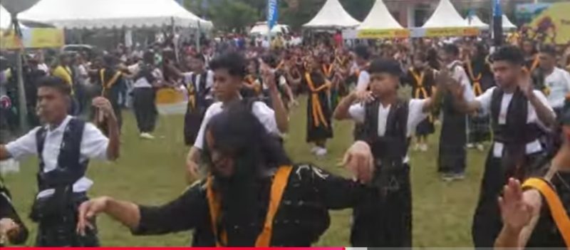 Para Penari ketika sedang menampilkan tarian ja,i menyambut peserta tour de entete di Bajawa. (Foto: Elfrat Frans Dhena).