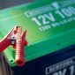 Foto Ilustrasi - Cara merawat aki mobil agar lebih awet. Mulai dari rutin menyalakan mesin, menjaga kebersihan terminal hingga pemeriksaan berkala. (Unsplash/newpowa)