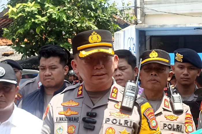 Ledakan di Pamulang merusak 8 rumah dan melukai 7 orang. Polisi tengah melakukan olah TKP dan mengevakuasi warga. Simak kronologi dan dampaknya di sini. Tampak Kapolres Tangerang Selatan AKBP Victor Inkiriwang. (DOK. Istimewa)