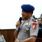 Kompol Cosmas Kaju Gae divonis dipecat tidak hormat usai dinilai tak profesional tangani demo di Jakarta, Ia menangis, menengadah, dan buat tanda Salib. (Tangkapan Layar)