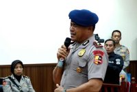 Kompol Cosmas Kaju Gae, mantan Komandan Batalyon Resimen IV Korps Brimob Polri, resmi dipecat dari institusi kepolisian. (Tangkapan Layar)