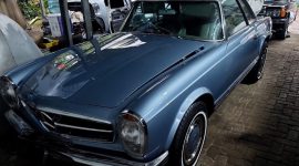 Mercedes Benz milik keluarga BJ Habibie. (Foto: Dok. VOI.id)