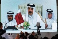 Sheikh Tamim bin Hamad Al Thani, Emir Qatar, menyampaikan pidato pada pembukaan pertemuan darurat Arab-Islam di Doha. (DOK. Reuters)