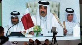Sheikh Tamim bin Hamad Al Thani, Emir Qatar, menyampaikan pidato pada pembukaan pertemuan darurat Arab-Islam di Doha. (DOK. Reuters)