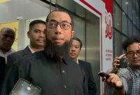 Ustaz Khalid Zeed Abdullah Basalamah, Direktur sekaligus pemilik PT Zahra Oto Mandiri (Uhud Tour), telah selesai menjalani pemeriksaan oleh Komisi Pemberantasan Korupsi (KPK) di Gedung Merah Putih, Jakarta, Selasa (9/9/2025). (Foto: Dok. Kompas.com)