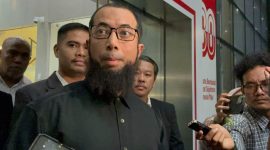 Ustaz Khalid Zeed Abdullah Basalamah, Direktur sekaligus pemilik PT Zahra Oto Mandiri (Uhud Tour), telah selesai menjalani pemeriksaan oleh Komisi Pemberantasan Korupsi (KPK) di Gedung Merah Putih, Jakarta, Selasa (9/9/2025). (Foto: Dok. Kompas.com)