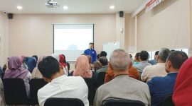 Peserta Welcome Training Al Azhar Memorial Garden (AMG) mengikuti pembekalan layanan pemakaman muslim sesuai syariat Islam di kantor pusat Jakarta Selatan. (Foto: Metrosiar)