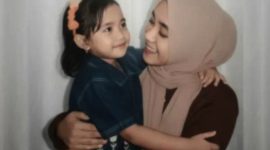Melihat fenomena tren potret netizen bersama sosok masa kecilnya di media sosial. (Instagram.com/@jakarta.keras)
