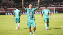 Luquinhas PSBS Biak merayakan golnya ke gawang Semen Padang. (Dok. PSBS Biak)