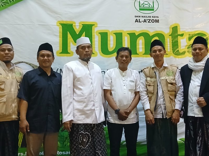 Sesi foto bersama Dr. K.H. Arif Hidayat, S., MA.Hum setelah kegiatan Mumtaz dok pribadi