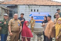 Pemerintah Kecamatan Pasar Kemis Bedah Rumah Warga Kurang Mampu