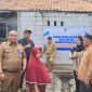 Pemerintah Kecamatan Pasar Kemis Bedah Rumah Warga Kurang Mampu