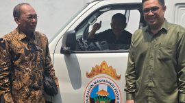 Kiri Dr. Hermansyah Dulaimi, S.H., M.H. (Ketua Umum PMPB-KL)
Kanan : Chudlory (Perwakilan TRIPUTRA Utama Selaras).
