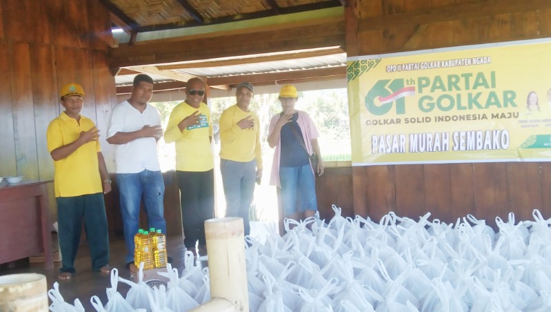 Semarakan HUT ke-61, Partai Golkar Ngada Gelar Pasar Murah, Sentuh Ketahanan Pangan. (Foto: Elfrat Frans Dhena)