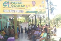Partai Golkar Ngada Gelar Pasar Murah, Warga Sangat Antusias, 1.000 Paket Ludes Terjual. (Foto: Elfrat Frans Dhena)