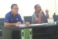 Wakil Bupati Ngada, Bernadinus Dhey Ngebu didampingi Asisten 2 Setda Ngada, Nicolaus Noywuli saat memimpin Rakor Percepatan Ketahanan Pangan. (Foto: Elfrat Frans Dhena)