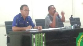 Wakil Bupati Ngada, Bernadinus Dhey Ngebu didampingi Asisten 2 Setda Ngada, Nicolaus Noywuli saat memimpin Rakor Percepatan Ketahanan Pangan. (Foto: Elfrat Frans Dhena)
